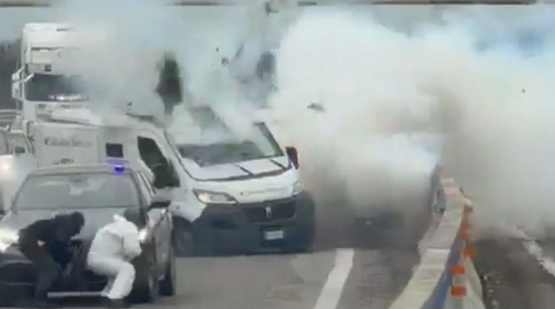 Impactante asalto comando a un camión blindado en Italia: explosiones, tiroteo y detenciones
